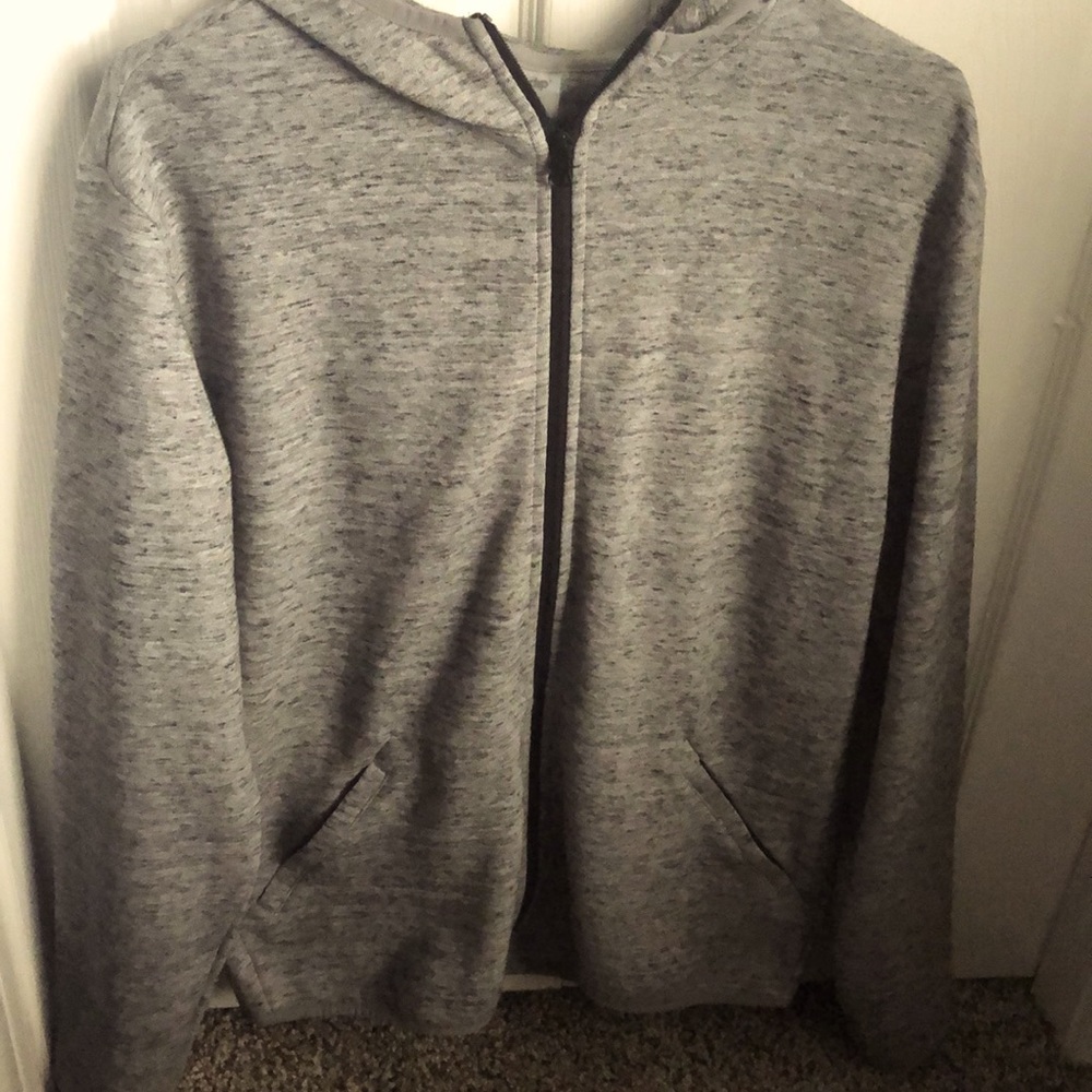 Gray hoodie with zipped pockets